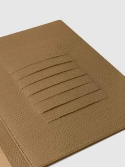 Heirloom Premium Leather Folio | HP Classic(Heirloom Leather Folio Hp Classic) 27 Heirloom Premium Leather Folio | HP Classic(Heirloom Leather Folio Hp Classic) -Cloth And Paper Shop Heirloom Premium Leather Folio HP Classic Catalonia Pocket Detail Hero CP 1